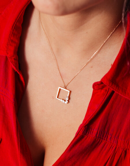 BAGET TAŞLI KARE KOLYE