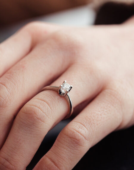 0.30 KARAT TEKTAŞ PIRLANTA YÜZÜK