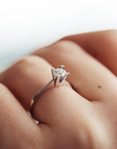 0.30 KARAT TEKTAŞ PIRLANTA YÜZÜK