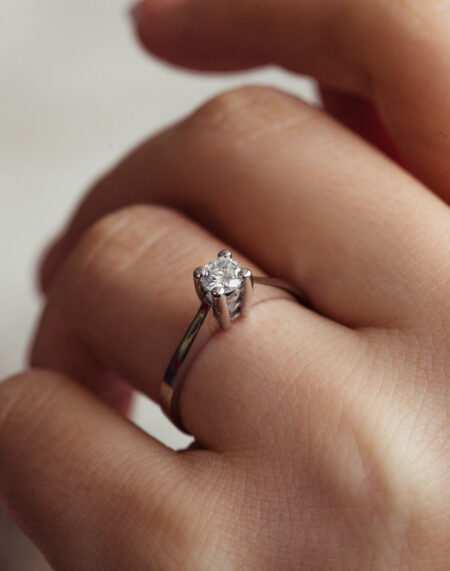 0.30 KARAT TEKTAŞ PIRLANTA YÜZÜK