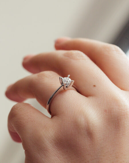 0.40 KARAT TEKTAŞ PIRLANTA YÜZÜK