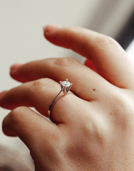 0.42 KARAT TEKTAŞ PIRLANTA YÜZÜK