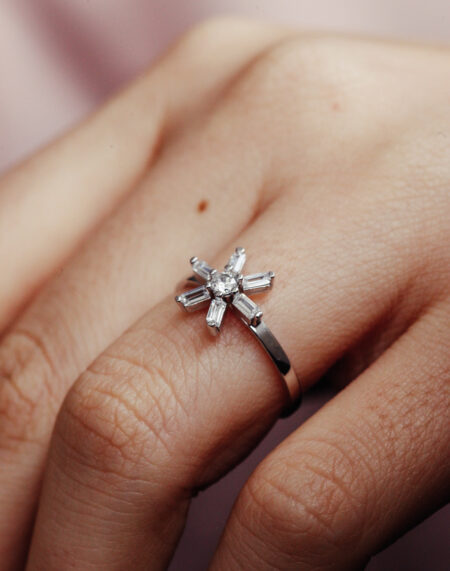 BAGET TAŞLI ÇİÇEK YÜZÜK