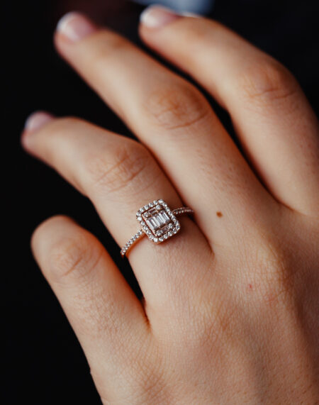 BAGET TAŞLI ALTIN YÜZÜK