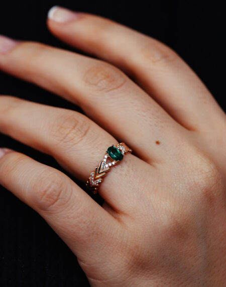 BALIK SIRTI ZÜMRÜT TAŞLI ALTIN YÜZÜK