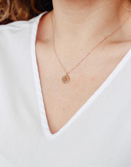 ÇİÇEKLİ PLAKA KOLYE