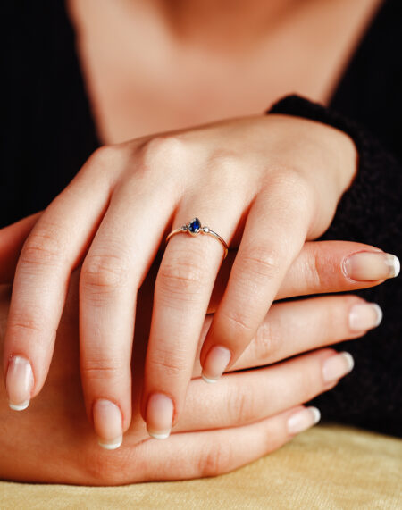 SAFİR TAŞLI DAMLA YÜZÜK