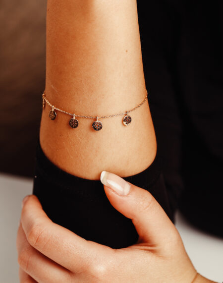 ÇİÇEKLİ PLAKA BİLEKLİK