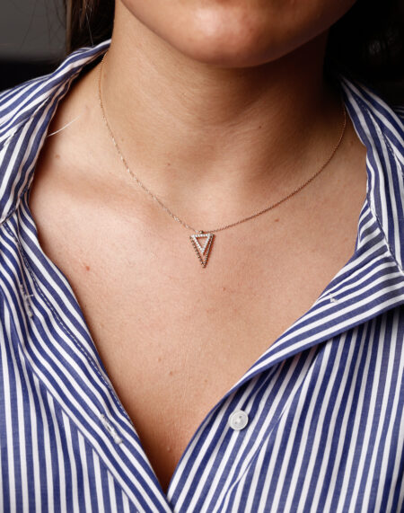 TAŞLI ÜÇGEN KOLYE