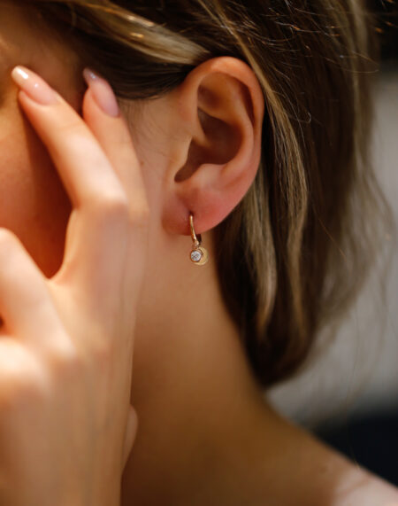 PLAKALI TEKTAŞ KÜPE